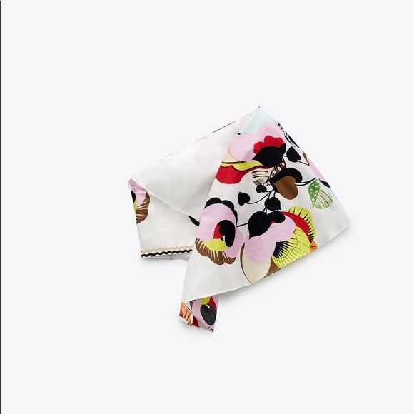 Zara Bloggers Favorite Printed Asymmetric Crop Top - Picture 7 of 11